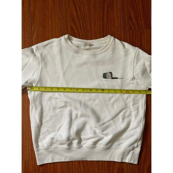 Uniqlo x Kaws UT Phaidon Beige Sweatshirt Long Sleeve Size 150 Boy Girl - Picture 10 of 12